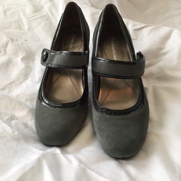 naturalizer grey pumps